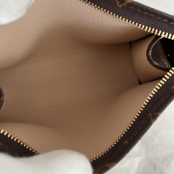Louis Vuitton Monogram Toiletry 15 - Picture 11 of 12